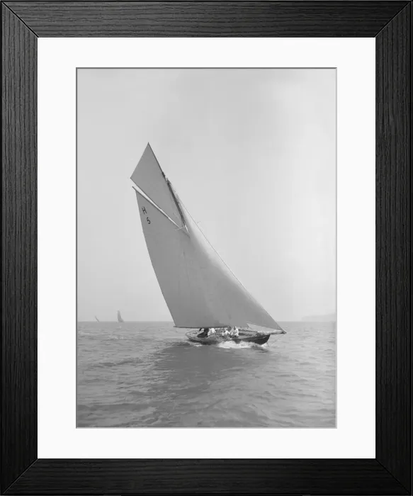Framed Print : The 8 Metre class Endrick, 1911. Creator: Kirk & Sons of Cowes Framed Print : The 8 Metre class Endrick, 1911. Creator: Kirk & Sons of Cowes