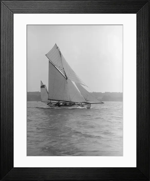Framed Print : The 46 ft yawl Chinkara under sail, 1913. Creator: Kirk & Sons of Cowes Framed Print : The 46 ft yawl Chinkara under sail, 1913. Creator: Kirk & Sons of Cowes