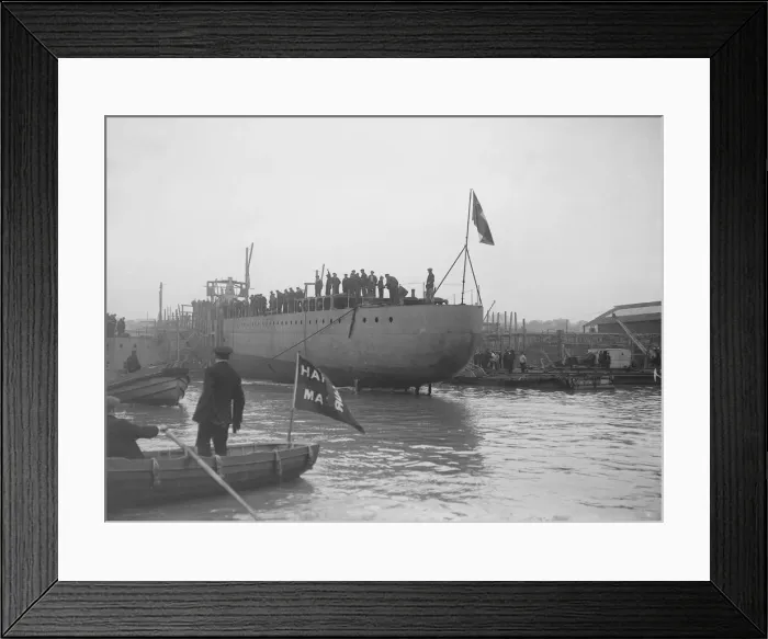 Framed Print : Launch of the Chilean destroy Almirante Condell, 27th January 1913