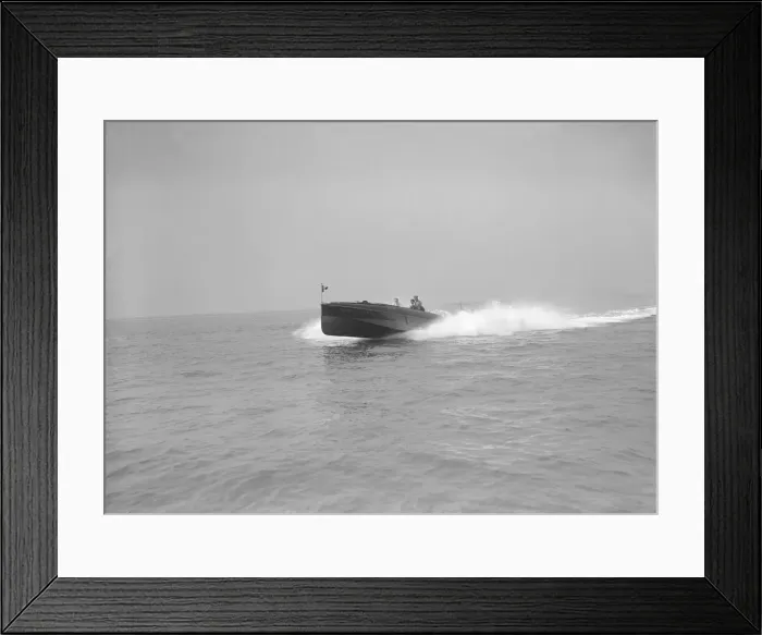 Framed Print : The power boat Maple-Leaf III under way, 1911. Creator: Kirk & Sons of Cowes Framed Print : The power boat Maple-Leaf III under way, 1911. Creator: Kirk & Sons of Cowes