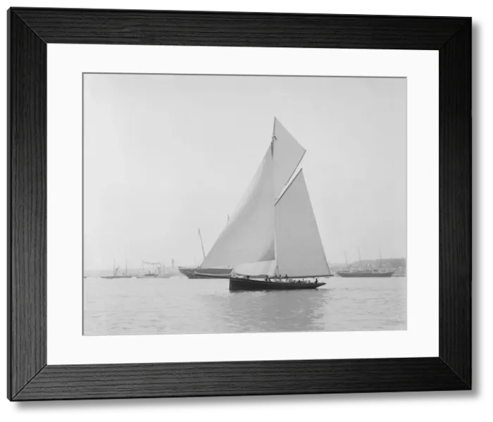 Framed Print : The gaff rigged cutter Bloodhound sailing in light winds, 1908 Framed Print : The gaff rigged cutter Bloodhound sailing in light winds, 1908