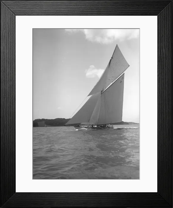 Framed Print : The 15 Metre cutter Paula II close-hauled, 1911. Creator: Kirk & Sons of Cowes