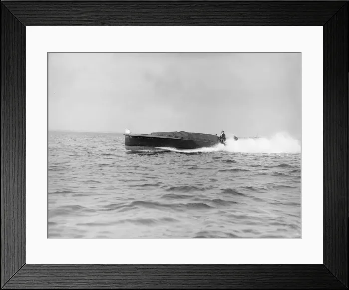 Framed Print : The hydroplane Maple Leaf IV, 1913. Creator: Kirk & Sons of Cowes Framed Print : The hydroplane Maple Leaf IV, 1913. Creator: Kirk & Sons of Cowes