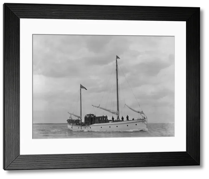 Framed Print : The 44 ton auxiliary ketch Wayfarer, 1921. Creator: Kirk & Sons of Cowes Framed Print : The 44 ton auxiliary ketch Wayfarer, 1921. Creator: Kirk & Sons of Cowes
