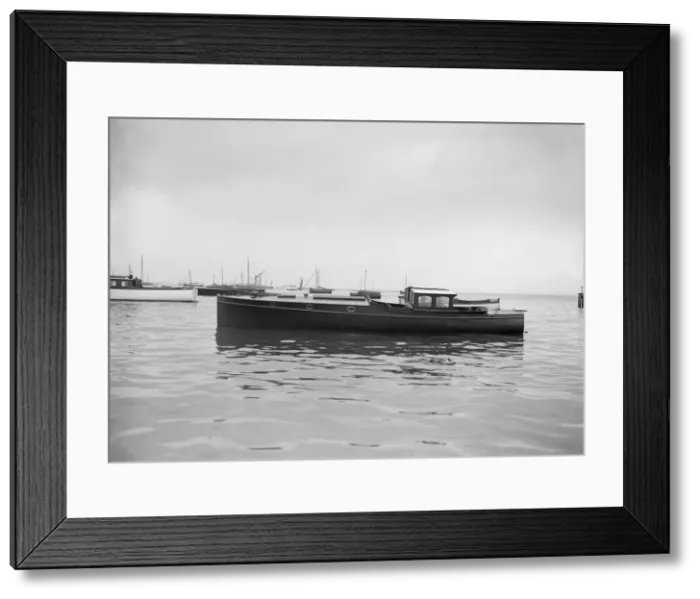 Framed Print : A Wolseley motor launch, 1914. Creator: Kirk & Sons of Cowes Framed Print : A Wolseley motor launch, 1914. Creator: Kirk & Sons of Cowes