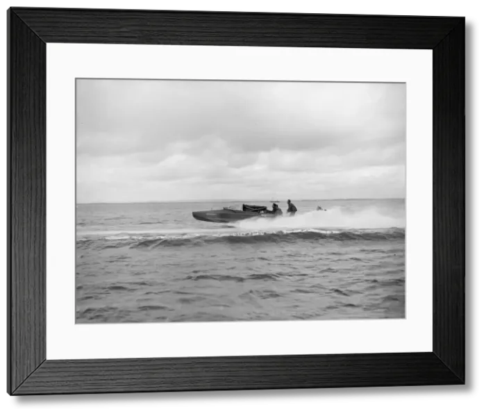 Framed Print : The French 400 hp hydroplane Despujols I, 1913. Creator: Kirk & Sons of Cowes