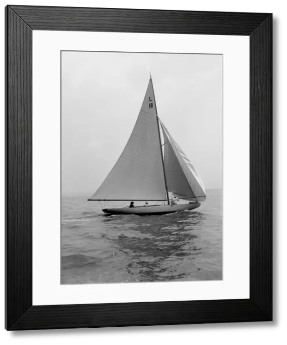 Framed Print : The 6 Metre sailing yacht Peterkin, 1914. Creator: Kirk & Sons of Cowes Framed Print : The 6 Metre sailing yacht Peterkin, 1914. Creator: Kirk & Sons of Cowes