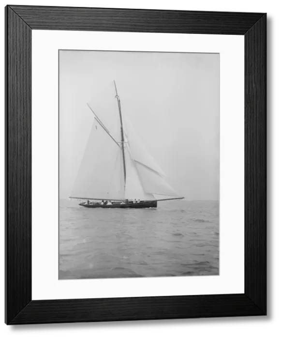 Framed Print : The gaff rigged cutter Bloodhound sailing close-hauled, 1913. Creator: Kirk & Sons of Cowes