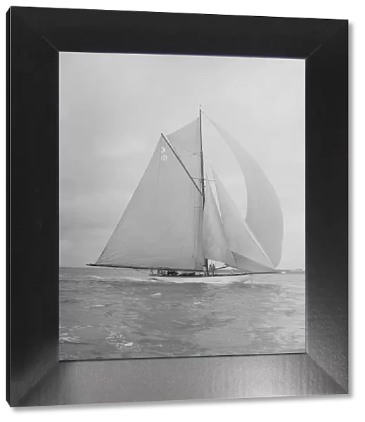 The Lady Anne running downwind, 1912. Creator: Kirk & Sons of Cowes