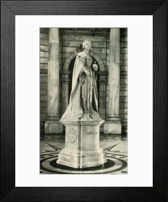 Framed Print : Statue of Queen Victoria, 1925. Creator: Unknown Framed Print : Statue of Queen Victoria, 1925. Creator: Unknown