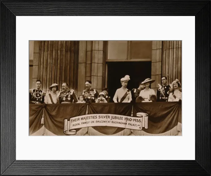 Framed Print : Their Majesties Silver Jubilee 1910-1935. Royal Family on Balcony at Buckingham Palace, 1935 Framed Print : Their Majesties Silver Jubilee 1910-1935. Royal Family on Balcony at Buckingham Palace, 1935