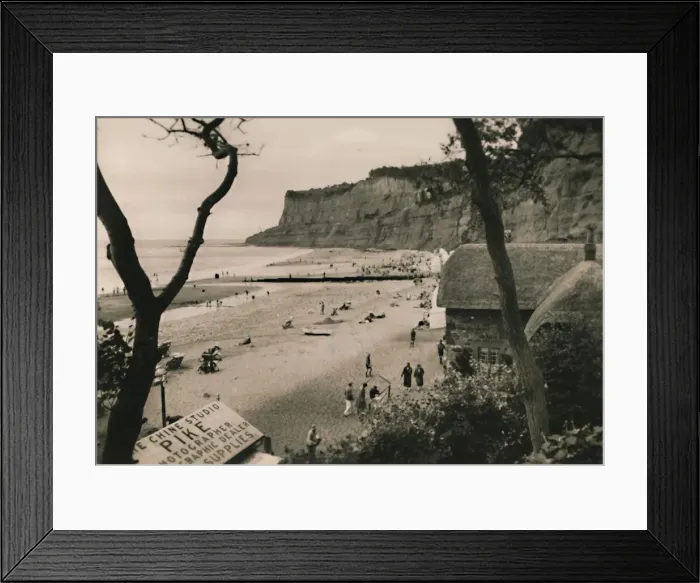 Framed Print : Sands and Old Shanklin Head, Shanklin, I. W. c1920. Creator: Unknown Framed Print : Sands and Old Shanklin Head, Shanklin, I. W. c1920. Creator: Unknown