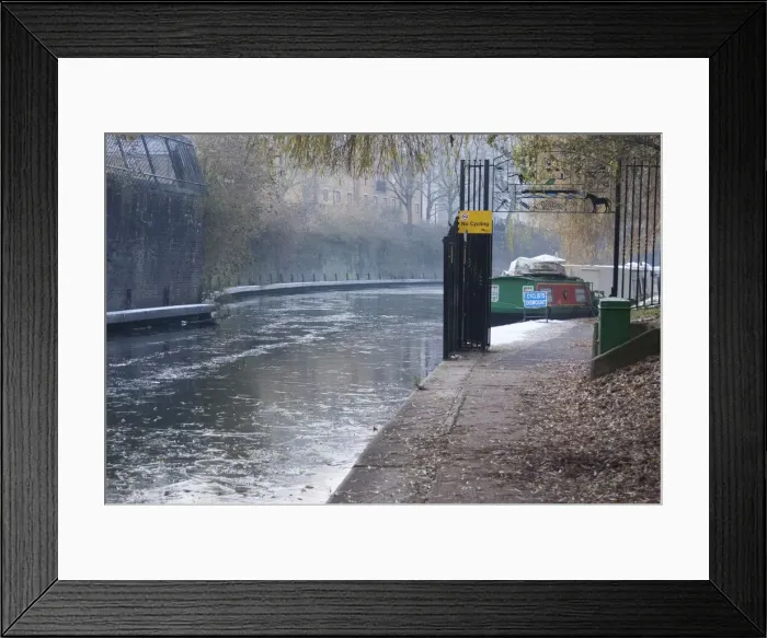 Framed Print : Regents Canal, 23 / 12 / 09, 10: 32: 39. Creator: Ethel Davies Framed Print : Regents Canal, 23 / 12 / 09, 10: 32: 39. Creator: Ethel Davies