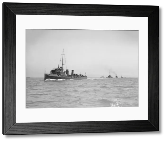 Framed Print : Line of Torpedo Boats under way, 1911. Creator: Kirk & Sons of Cowes Framed Print : Line of Torpedo Boats under way, 1911. Creator: Kirk & Sons of Cowes