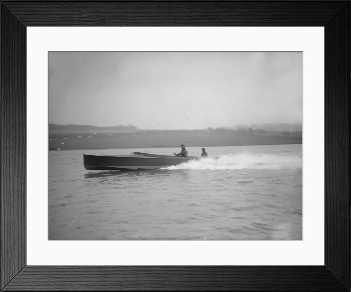 Framed Print : Unknown hydroplane underway, 1912. Creator: Kirk & Sons of Cowes Framed Print : Unknown hydroplane underway, 1912. Creator: Kirk & Sons of Cowes