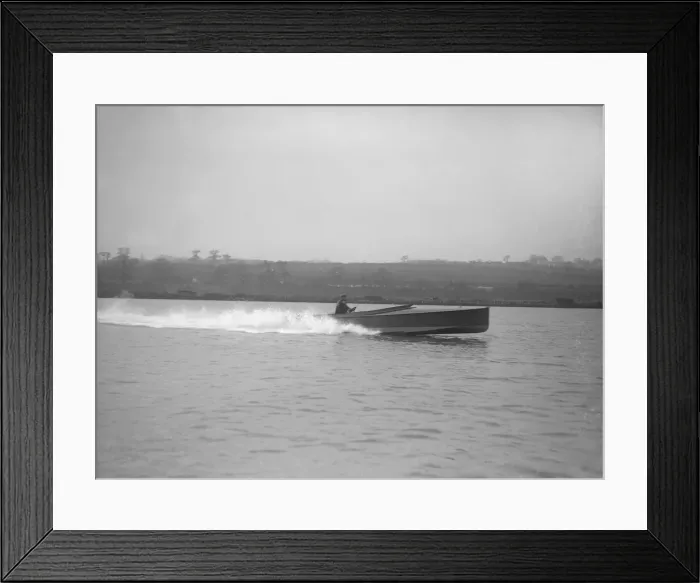 Framed Print : Unknown hydroplane underway, 1912. Creator: Kirk & Sons of Cowes Framed Print : Unknown hydroplane underway, 1912. Creator: Kirk & Sons of Cowes