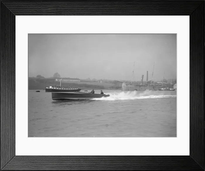 Framed Print : Unknown hydroplane underway, 1912. Creator: Kirk & Sons of Cowes Framed Print : Unknown hydroplane underway, 1912. Creator: Kirk & Sons of Cowes
