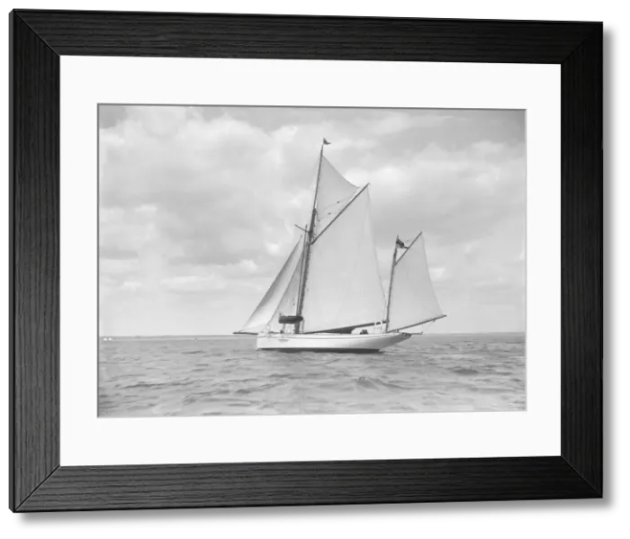 Framed Print : The yawl Pleiad under sail, 1911. Creator: Kirk & Sons of Cowes Framed Print : The yawl Pleiad under sail, 1911. Creator: Kirk & Sons of Cowes