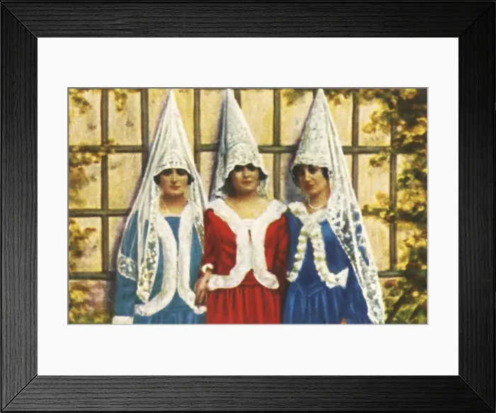 Framed Print : Spanish women in mantillas, c1928. Creator: Unknown Framed Print : Spanish women in mantillas, c1928. Creator: Unknown
