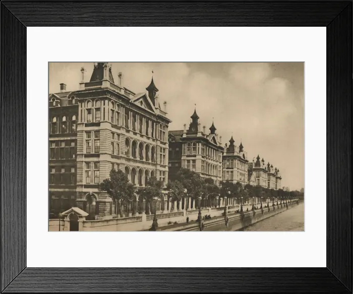 Framed Print : St. Thomas Hospital Removed from Southwark After Nearly 800 Years, c1935. Creator: Unknown Framed Print : St. Thomas Hospital Removed from Southwark After Nearly 800 Years, c1935. Creator: Unknown