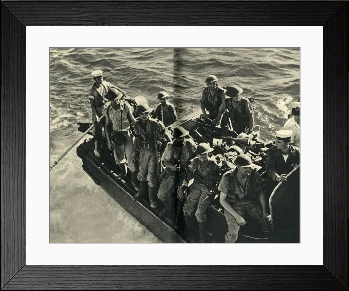 Framed Print : Return of a landing party of Royal Marines, World War II, c1939-c1943 (1944). Creator: Unknown Framed Print : Return of a landing party of Royal Marines, World War II, c1939-c1943 (1944). Creator: Unknown