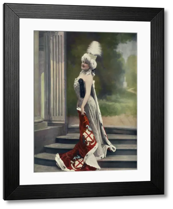 Framed Print : Theatre Des Varietes. - Paris Aux Varietes - La Commere. - Mlle. Saulier, 1904 Framed Print : Theatre Des Varietes. - Paris Aux Varietes - La Commere. - Mlle. Saulier, 1904