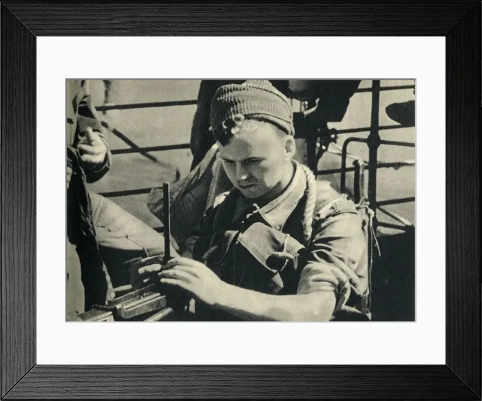 Framed Print : Royal Marine checking his machine gun, World War II, c1939-c1943 (1944). Creator: Unknown Framed Print : Royal Marine checking his machine gun, World War II, c1939-c1943 (1944). Creator: Unknown