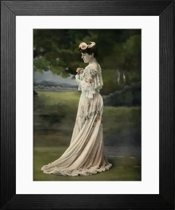 Framed Print : Theatre Du Vaudeville. - L Esboufe - Suzanne Despres, role de Mme Richter-Mme Belgrand, 1904 Framed Print : Theatre Du Vaudeville. - L Esboufe - Suzanne Despres, role de Mme Richter-Mme Belgrand, 1904