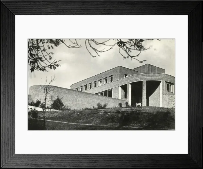 Framed Print : The Contemporary Idiom Brick House at Hampstead, London, 1941. Creator: Unknown Framed Print : The Contemporary Idiom Brick House at Hampstead, London, 1941. Creator: Unknown