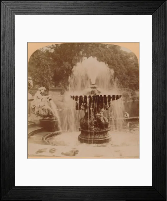 Framed Print : The Large Fountain, London, England, 1896. Creator: Underwood & Underwood Framed Print : The Large Fountain, London, England, 1896. Creator: Underwood & Underwood