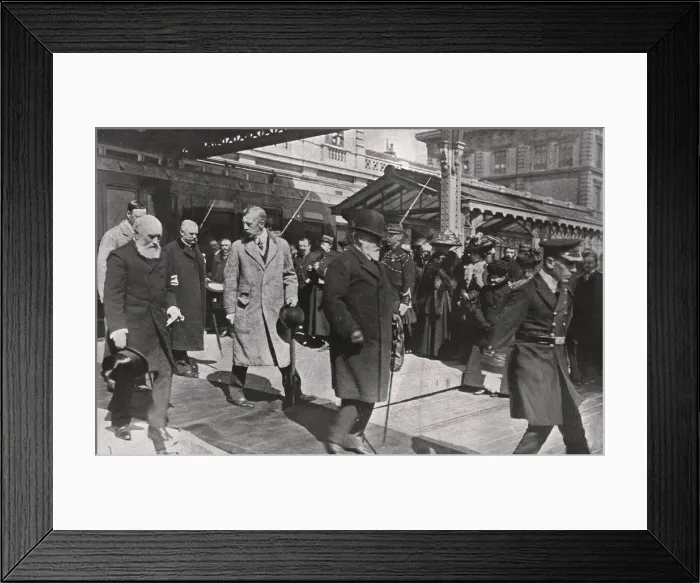 Framed Print : The last snap-shot of King Edward, 1910. Creator: Unknown Framed Print : The last snap-shot of King Edward, 1910. Creator: Unknown
