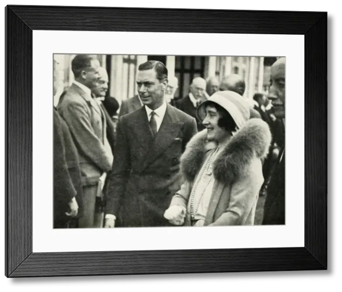 Framed Print : Their Majesties at the Royal Agricultural Show, Southampton, 1932, 1937. Creator: Unknown Framed Print : Their Majesties at the Royal Agricultural Show, Southampton, 1932, 1937. Creator: Unknown