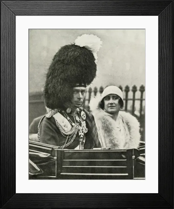 Framed Print : His Majesty in Highland Dress Arriving at St. Giless Cathedral, Edinburgh, 1929, 1937 Framed Print : His Majesty in Highland Dress Arriving at St. Giless Cathedral, Edinburgh, 1929, 1937