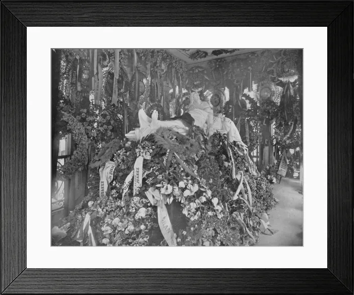 Framed Print : Tomb of Juarez, San Fernando Cemetery, City of Mexico, c1897. Creator: Unknown Framed Print : Tomb of Juarez, San Fernando Cemetery, City of Mexico, c1897. Creator: Unknown