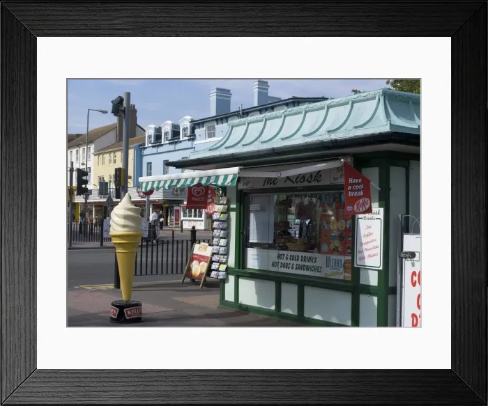 Framed Print : Clacton-on-Sea, Essex, England, UK, 26 / 5 / 10. Creator: Ethel Davies Framed Print : Clacton-on-Sea, Essex, England, UK, 26 / 5 / 10. Creator: Ethel Davies