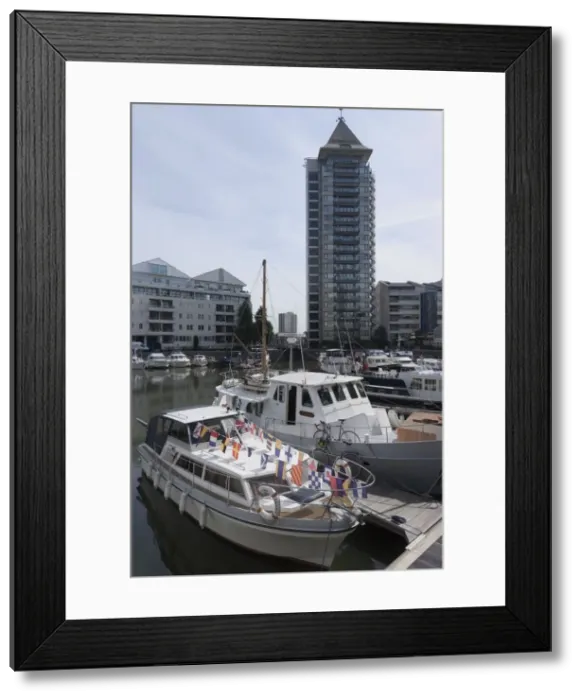 Framed Print : Chelsea Harbour, London, England, UK, 2 / 9 / 10. Creator: Ethel Davies Framed Print : Chelsea Harbour, London, England, UK, 2 / 9 / 10. Creator: Ethel Davies