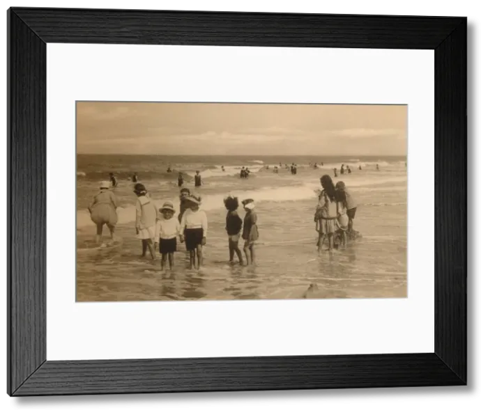 Framed Print : Enfants au Bain, (Children Bathing), c1900. Creator: Unknown Framed Print : Enfants au Bain, (Children Bathing), c1900. Creator: Unknown