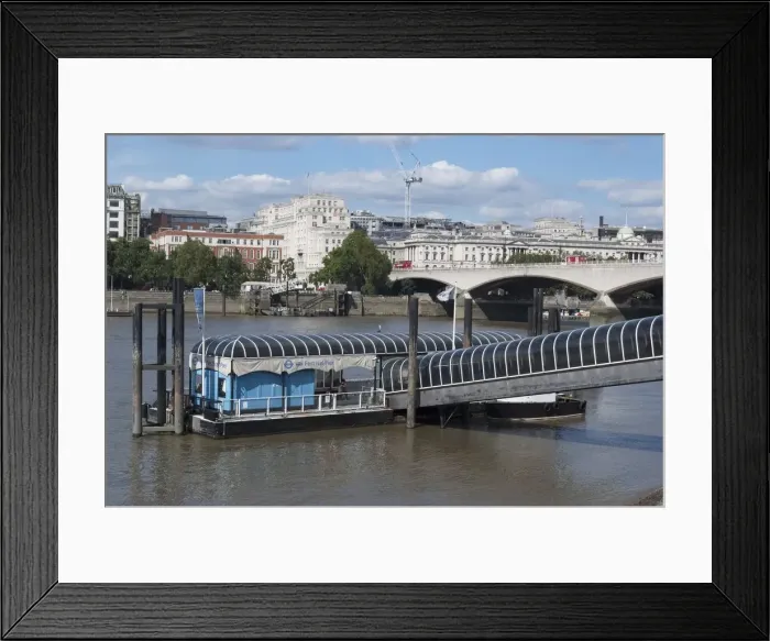 Framed Print : Waterloo Bridge, London, SE1, England, 3 / 9 / 10. Creator: Ethel Davies; Davies, Ethel Framed Print : Waterloo Bridge, London, SE1, England, 3 / 9 / 10. Creator: Ethel Davies; Davies, Ethel
