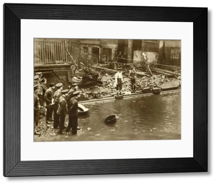 Framed Print : Flooding in London, 1928, (1935). Creator: Unknown Framed Print : Flooding in London, 1928, (1935). Creator: Unknown