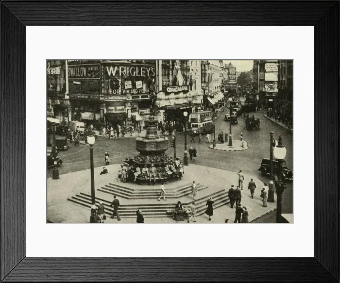 Framed Print : One of Londons best-loved statues is that of Eros which surmounts the fountain Framed Print : One of Londons best-loved statues is that of Eros which surmounts the fountain
