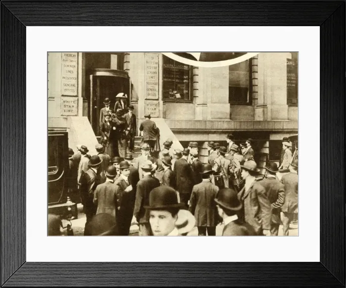 Framed Print : People waiting for news of the Titanic... New York City, USA, April 1912, (1935) Framed Print : People waiting for news of the Titanic... New York City, USA, April 1912, (1935)