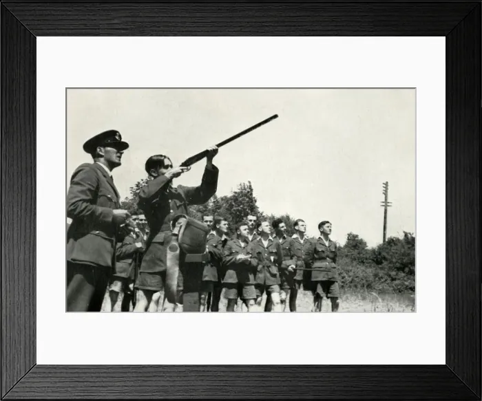Framed Print : RAF personnel learning to fire guns during the Second World War, 1941. Creator: Charles Brown Framed Print : RAF personnel learning to fire guns during the Second World War, 1941. Creator: Charles Brown