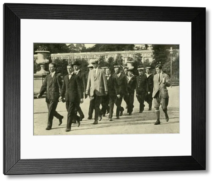 Framed Print : Training recruits in the Royal Naval Volunteer Reserve, First World War, 1914, (c1920) Framed Print : Training recruits in the Royal Naval Volunteer Reserve, First World War, 1914, (c1920)