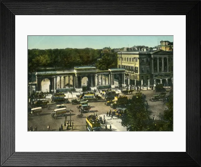 Framed Print : Hyde Park Corner, London, c1910. Creator: Unknown Framed Print : Hyde Park Corner, London, c1910. Creator: Unknown