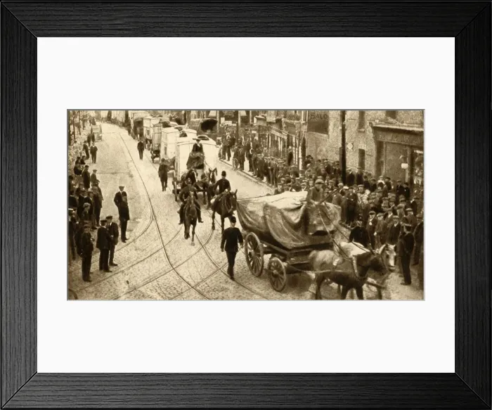 Framed Print : London in Peril of Starvation, 1912, (1933). Creator: T E Joy Framed Print : London in Peril of Starvation, 1912, (1933). Creator: T E Joy