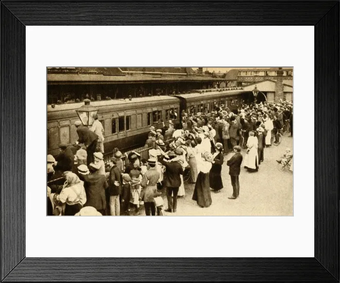 Framed Print : Crowds waving off troops leaving to fight in the First World, War, Britain, 1914, (1933) Framed Print : Crowds waving off troops leaving to fight in the First World, War, Britain, 1914, (1933)