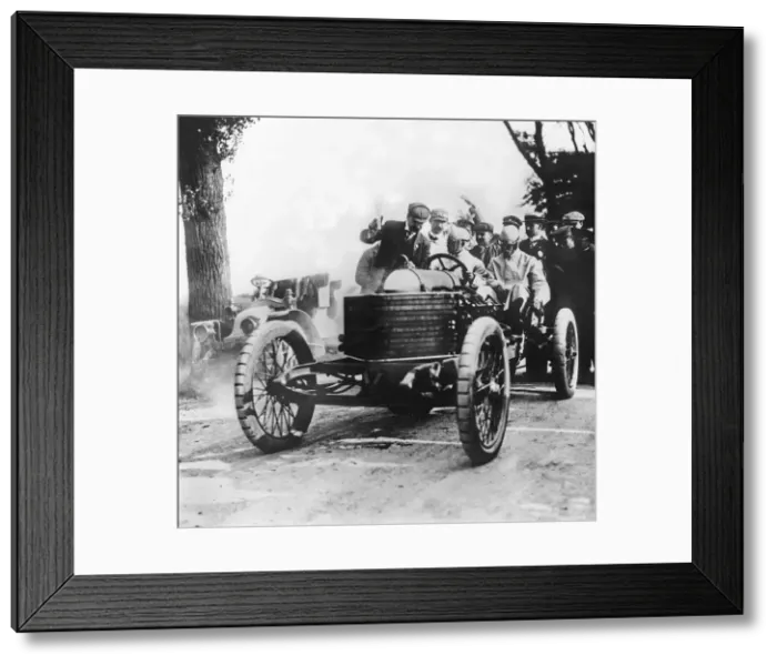 Framed Print : 1905 Darracq 200hp V8, Algernon Lee Guinness. Creator: Unknown Framed Print : 1905 Darracq 200hp V8, Algernon Lee Guinness. Creator: Unknown