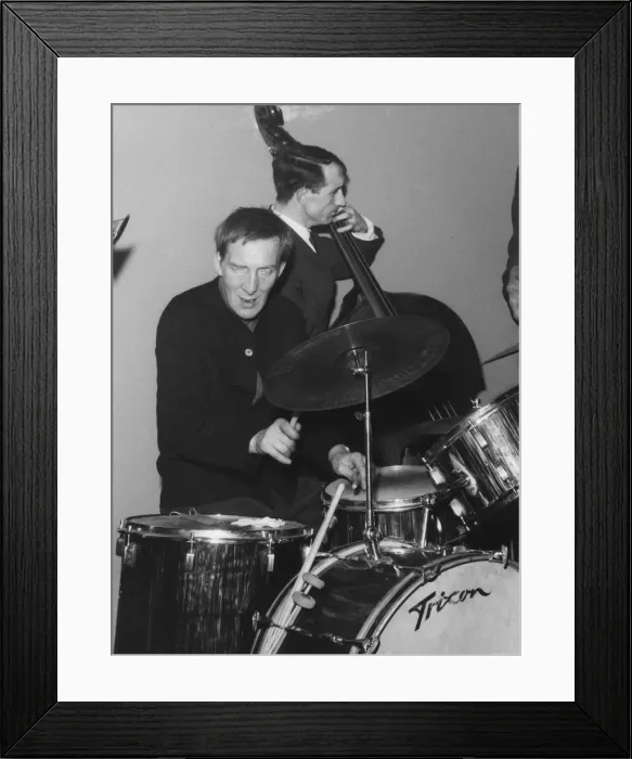 Framed Print : Phil Seaman and Phil Bates, Bulls Head, Barnes, London, c1965. Creator: Brian Foskett Framed Print : Phil Seaman and Phil Bates, Bulls Head, Barnes, London, c1965. Creator: Brian Foskett