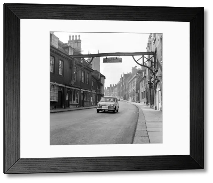 Framed Print : Mini on the 1959 Mobil Economy Run, George Hotel in Stamford. Creator: Unknown Framed Print : Mini on the 1959 Mobil Economy Run, George Hotel in Stamford. Creator: Unknown