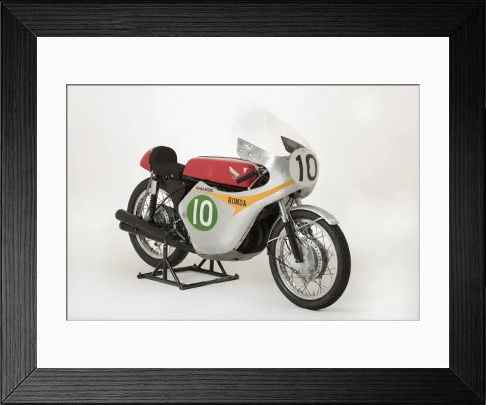 Framed Print : 1961 Honda RC162, Mike Hailwood. Creator: Unknown Framed Print : 1961 Honda RC162, Mike Hailwood. Creator: Unknown